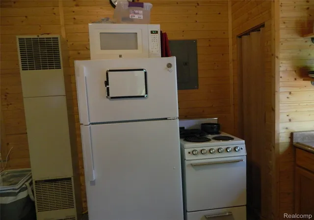 Photo 3 of Single family home for sale at 2007 N Markey Rd, Houghton Lake, MI 48629 | MLS# 20261044482 | Listing updated on 2026-09-12