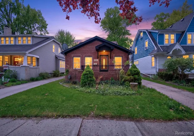 35th image of 1781 Brys Dr, Grosse Pointe Woods, MI 48236 | MLS# 20261044484
