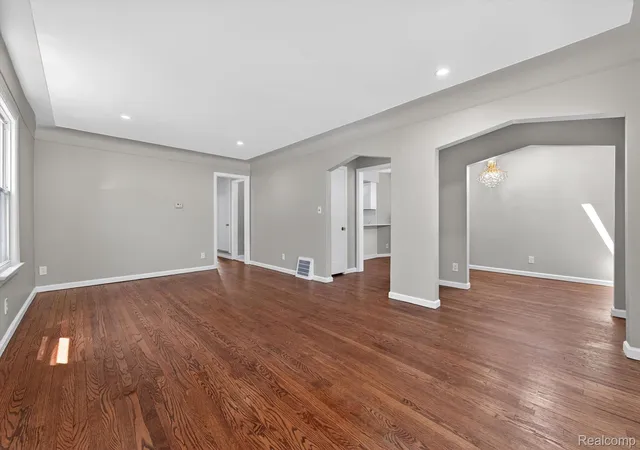 5th image of 1781 Brys Dr, Grosse Pointe Woods, MI 48236 | MLS# 20261044484