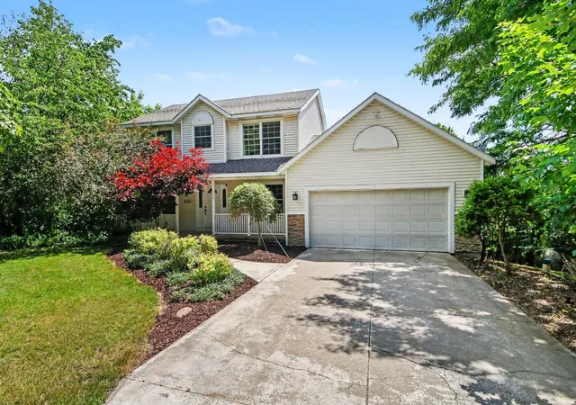1st image of 1090 Cumberland Ave Se, Lowell, MI 49331 | MLS# 65026029247
