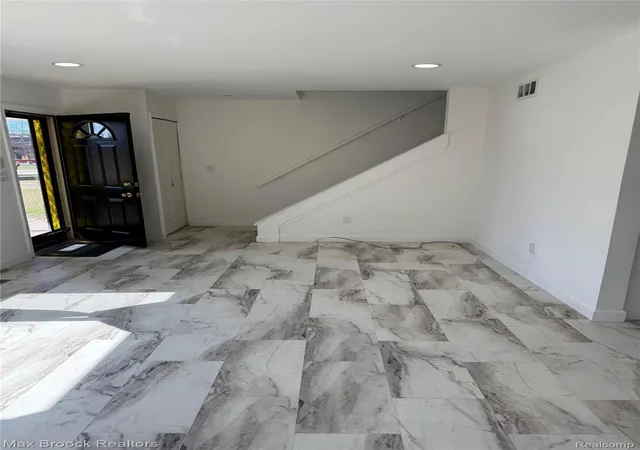 3rd image of 19682 Jeanette St, Southfield, MI 48075 | MLS# 20261044485