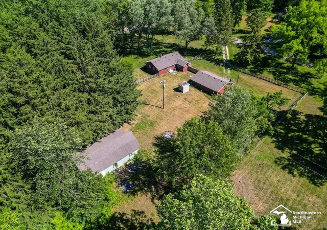 Photo 3 of Single family home for sale at 6772 Wells Rd, Petersburg, MI 49270 | MLS# 57050211324 | Listing updated on 2026-06-15