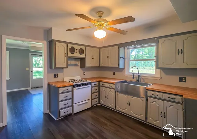 Photo 3 of Single family home for sale at 6772 Wells Rd, Petersburg, MI 49270 | MLS# 57050211324 | Listing updated on 2026-06-15