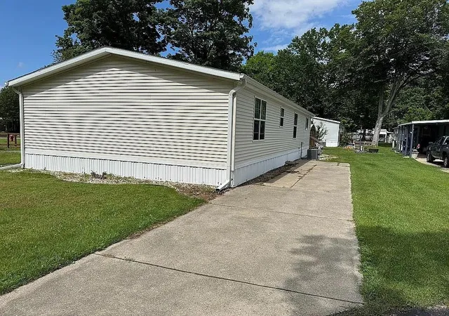 Photo 2 of Single family home for sale at 714 Golfview Cir, Elk Rapids, MI 49629 | MLS# 78080069650 | Listing updated on 2026-09-14
