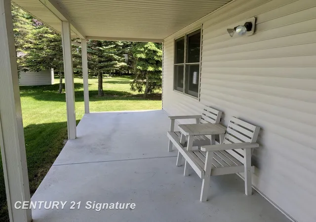18th image of 1249 E Oakdale Cir, Freeland, MI 48623 | MLS# 61050211328