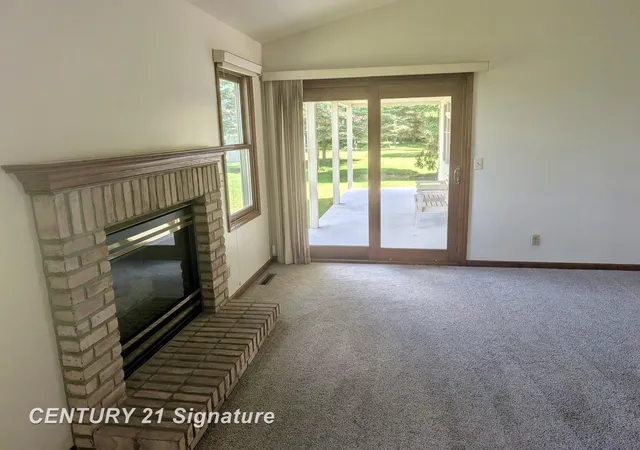 3rd image of 1249 E Oakdale Cir, Freeland, MI 48623 | MLS# 61050211328