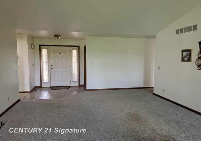 4th image of 1249 E Oakdale Cir, Freeland, MI 48623 | MLS# 61050211328