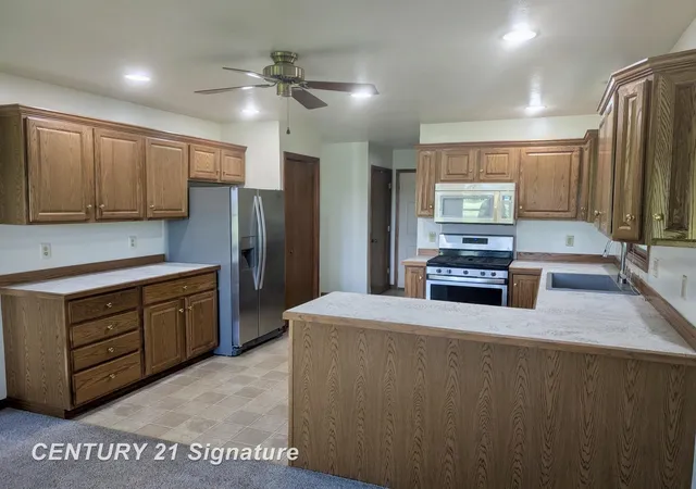 5th image of 1249 E Oakdale Cir, Freeland, MI 48623 | MLS# 61050211328