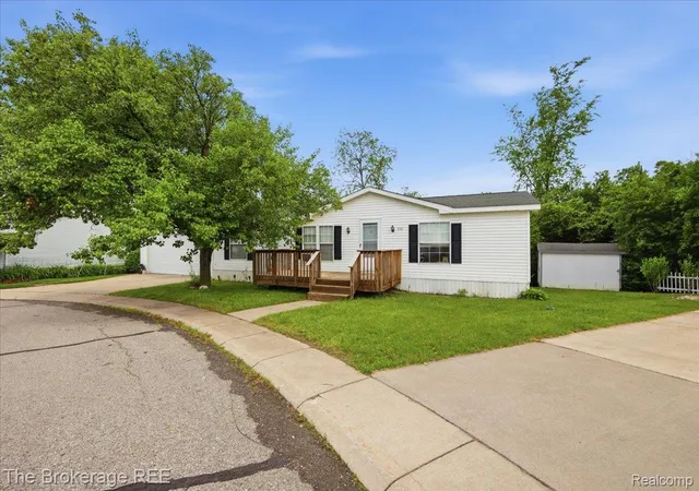 2nd image of 2500 Mann Mann Rd, Clarkston, MI 48346 | MLS# 20261044523