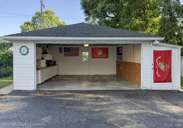 Photo 3 of Single family home for sale at 2639 Woodbine Dr, Waterford, MI 48328 | MLS# 20261044527 | Listing updated on 2026-07-27