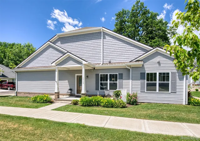 Listing Photo 5 - Condo for sale in building located at 1710 Carlisle St, Howell, MI 48855