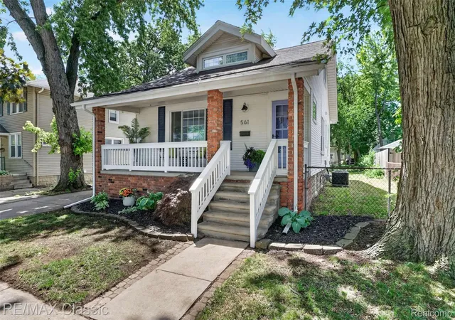 Photo 2 of Single family home for sale at 561 W Saratoga St, Ferndale, MI 48220 | MLS# 20261044536 | Listing updated on 2026-06-19