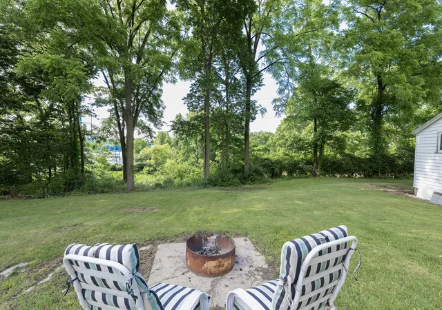4th image of 123 Hilltop Ln, Cassopolis, MI 49031 | MLS# 69026029277