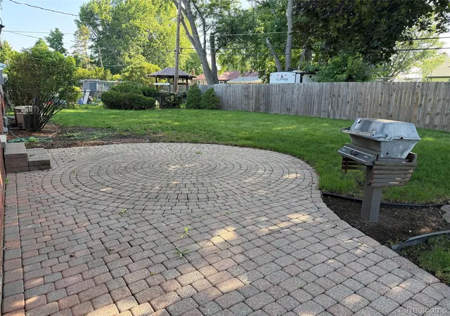 Photo 1 of Sale Pending at 27450 Crestwood Dr, Warren, MI 48088 | MLS# 20261044542 | Listing updated on 2026-09-09
