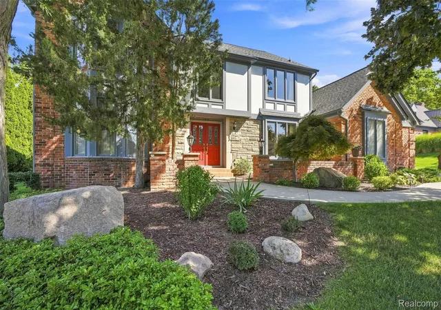 Photo 2 of Single family home for sale at 2534 Topsham Dr, Rochester Hills, MI 48306 | MLS# 20261044544 | Listing updated on 2026-08-20
