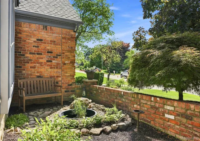 Photo 3 of Single family home for sale at 2534 Topsham Dr, Rochester Hills, MI 48306 | MLS# 20261044544 | Listing updated on 2026-08-20