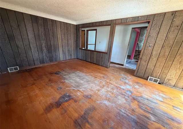 2nd image of 22515 Lincoln St, Saint Clair Shores, MI 48082 | MLS# 20261044547