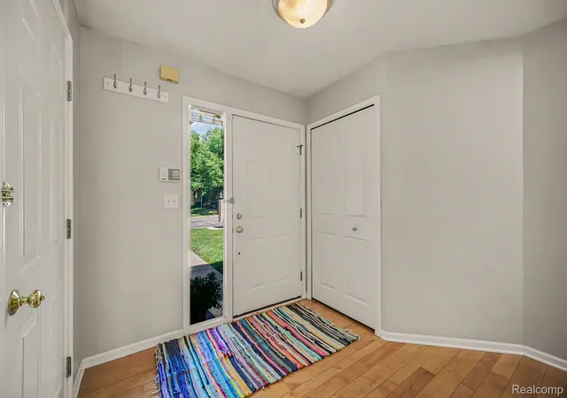 Listing Photo 4 - Condo for sale in building located at 1390 Patricia Ave, Ann Arbor, MI 48103
