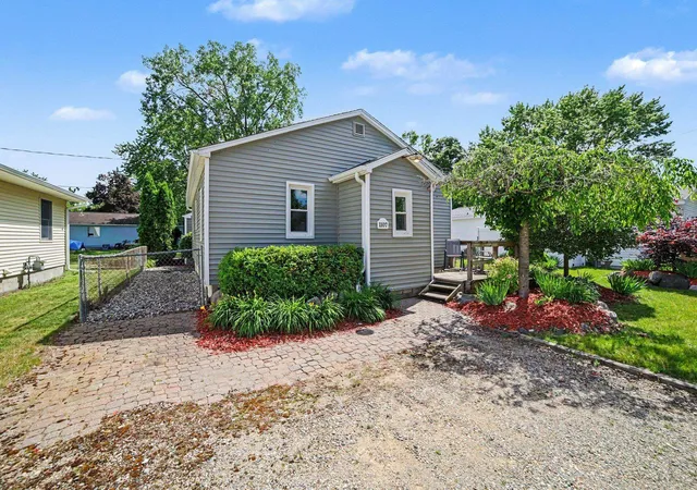 Photo 1 of Single family home for sale at 1107 Ward St, Mount Pleasant, MI 48858 | MLS# 79080069659 | Listing updated on 2026-06-17