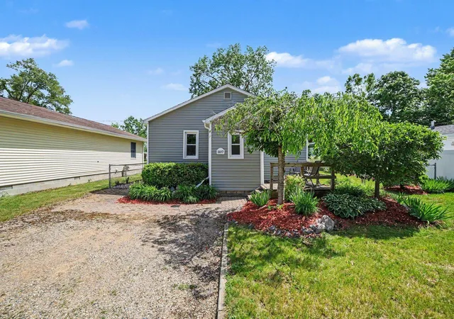Photo 2 of Single family home for sale at 1107 Ward St, Mount Pleasant, MI 48858 | MLS# 79080069659 | Listing updated on 2026-06-17