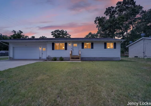 Homes for sale in Muskegon Charter Township Muskegon, MI | 2391 Macarthur Rd, Muskegon Charter Township Muskegon, MI 49442 | MLS# 71026029299