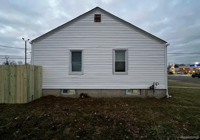 Photo 3 of Single family home for sale at 8695 Evergreen Ave, Detroit, MI 48228 | MLS# 20261044592 | Listing updated on 2026-06-15