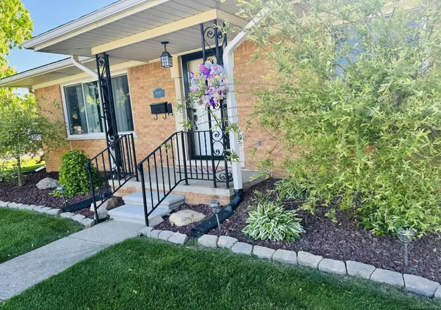Photo 3 of Single family home for sale at 30601 Taylor St, Saint Clair Shores, MI 48082 | MLS# 58050211350 | Listing updated on 2026-06-20