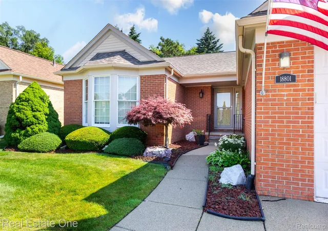 Listing Photo 3 - Condo for sale in building located at 18801 Maple Cir N, Clinton Township, MI 48036 - Unit #13