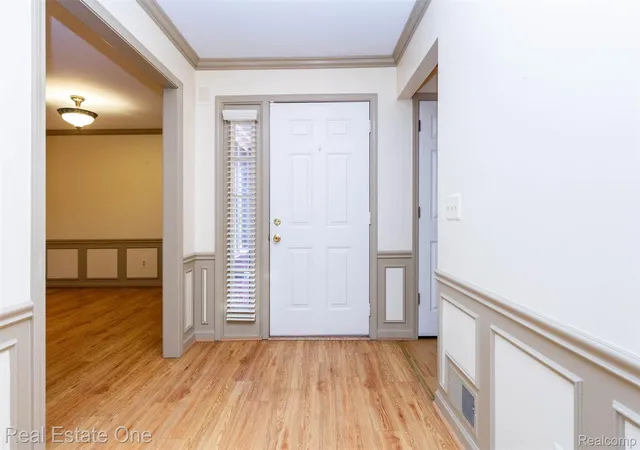 Listing Photo 5 - Condo for sale in building located at 18801 Maple Cir N, Clinton Township, MI 48036 - Unit #13