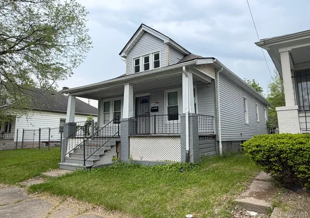 Photo 3 of Single family home for sale at 5565 Fairview St, Detroit, MI 48213 | MLS# 20261044623 | Listing updated on 2026-06-15