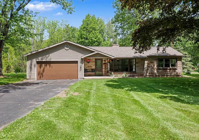 Homes for sale in Fredonia Township Calhoun, MI | 735 Lyon Lake Rd, Fredonia Township Calhoun, MI 49068 | MLS# 55026029322