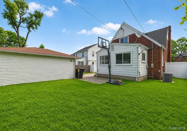 Photo 3 of Single family home for sale at 18939 Ohio St, Detroit, MI 48221 | MLS# 20261044633 | Listing updated on 2026-08-24