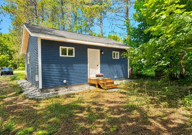 2nd image of 2759 North Dr, Traverse City, MI 49685 | MLS# 78080069666