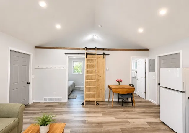 3rd image of 2759 North Dr, Traverse City, MI 49685 | MLS# 78080069666