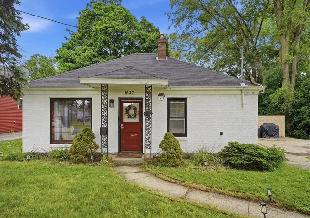 1st image of 1237 Fuller Ave Ne, Grand Rapids, MI 49505 | MLS# 65026029345