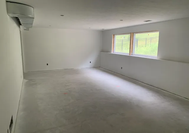 6th image of 12573 Riverton Rd, Grand Haven, MI 49417 | MLS# 65026029344