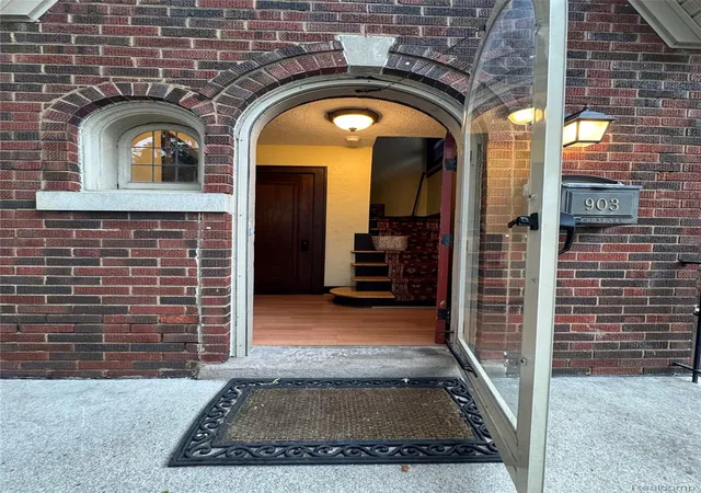 2nd image of 903 E 3rd St E, Royal Oak, MI 48067 | MLS# 20261044673