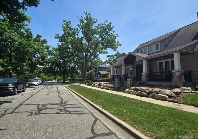 23rd image of 903 E 3rd St E, Royal Oak, MI 48067 | MLS# 20261044673