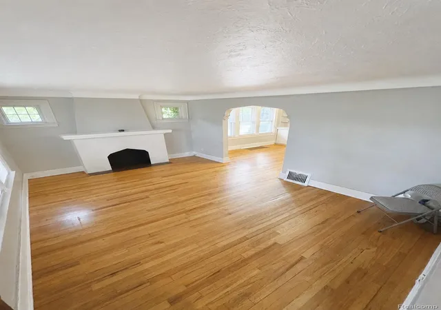 Photo 3 of Single family home for sale at 903 E 3rd Street, Royal Oak, MI 48067 | MLS# 20261044673 | Listing updated on 2026-10-04