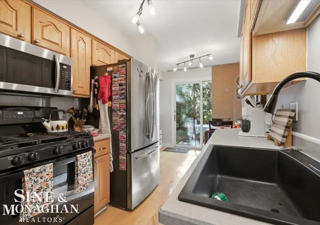 Listing Photo 4 - Condo for sale in building located at 935 Brown St, Saint Clair, MI 48079