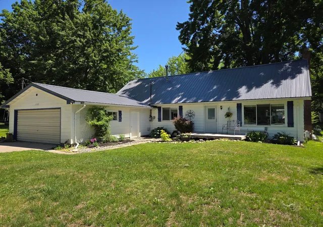 Photo 2 of Single family home for sale at 11482 Lakeshore Dr, Lakeview, MI 48850 | MLS# 65026029347 | Listing updated on 2026-07-15