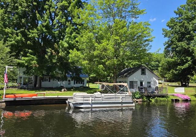 Photo 3 of Single family home for sale at 11482 Lakeshore Dr, Lakeview, MI 48850 | MLS# 65026029347 | Listing updated on 2026-07-15