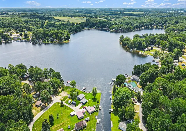 Photo 3 of Single family home for sale at 11482 Lakeshore Dr, Lakeview, MI 48850 | MLS# 65026029347 | Listing updated on 2026-07-15