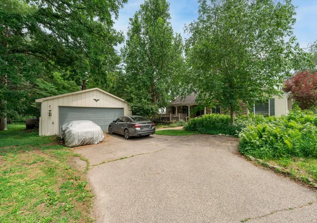 Listing Photo 2 - Condo for sale in building located at 117 Lincoln St, Marshall, MI 49068