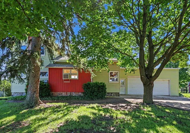 2nd image of 6923 Young Rd, Bellevue, MI 49021 | MLS# 66026029361