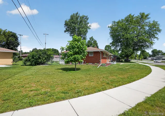 Photo 2 of Single family home for sale at 5404 Durwood Dr, Swartz Creek, MI 48473 | MLS# 20261044692 | Listing updated on 2026-06-19