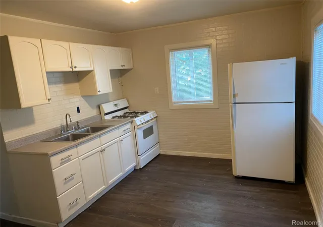 Photo 2 of Single family home for sale at 3822 Larchmont St, Flint, MI 48532 | MLS# 20261044705 | Listing updated on 2026-07-22