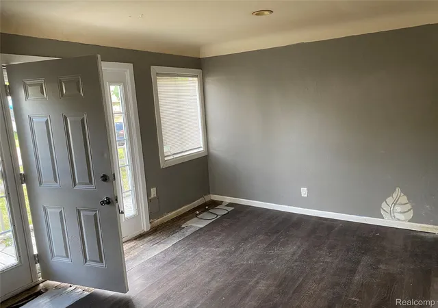 Photo 4 of Single family home for sale at 3822 Larchmont St, Flint, MI 48532 | MLS# 20261044705 | Listing updated on 2026-07-22