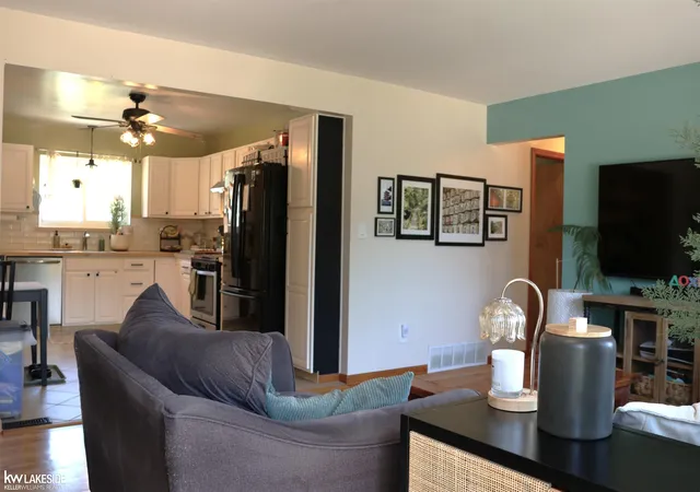 Photo 1 of Sale Pending at 15625 Chestnut St, Roseville, MI 48066 | MLS# 58050211399 | Listing updated on 2026-06-18
