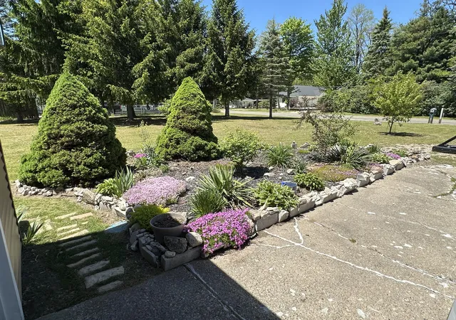 Photo 3 of Single family home for sale at 1807 S Lake Mitchell Dr, Cadillac, MI 49601 | MLS# 65026029377 | Listing updated on 2026-09-01